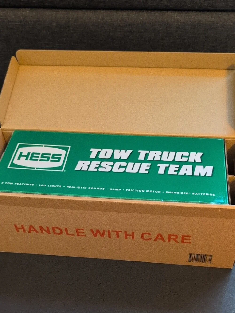 Hess Truck Holiday Collectable 2019 Tow Truck Rescue Team